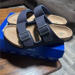 Men’s Birkenstock Dark Blue Sandals with Tan Footbed Brand New